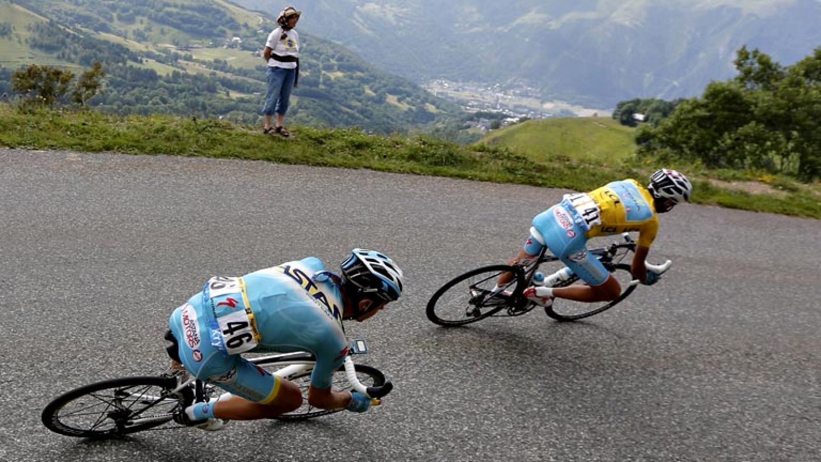 El corredor polaco Rafal Majka, del Tikoff-Saxo, sumó su segundo  triunfo en la 101 edición del Tour de Francia, tras imponerse en  solitario en la decimoséptima etapa, disputada entre Saint Gaudens y  Saint-Lary Pla d'Adet sobre 124,5 kilómetros, m