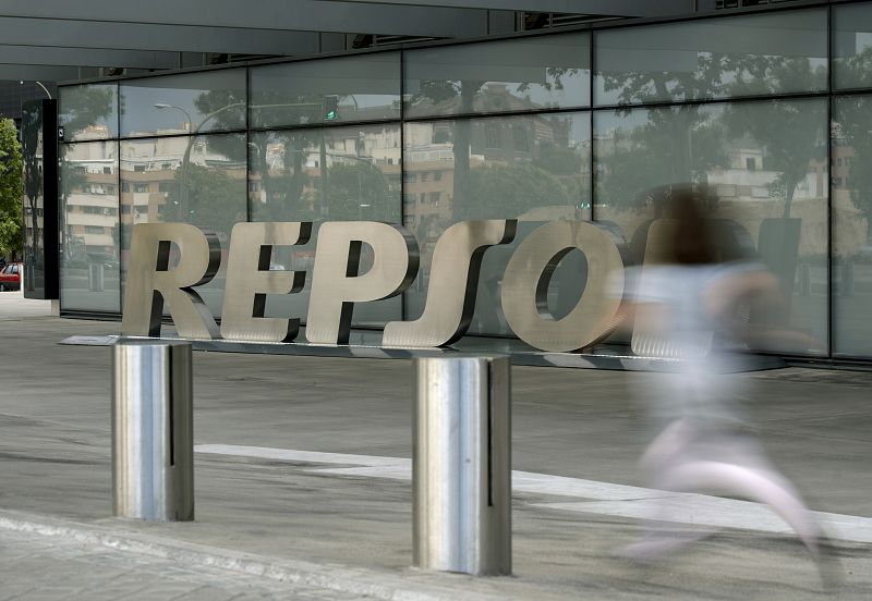 Repsol gana 1.327 millones hasta junio, un 47,3% más, tras la compensación por YPF