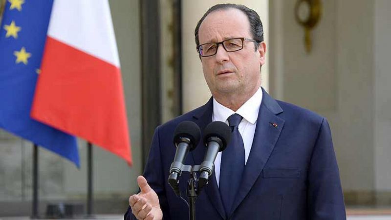 Francia moviliza a "todos sus militares" en Mali para buscar el avión desaparecido
