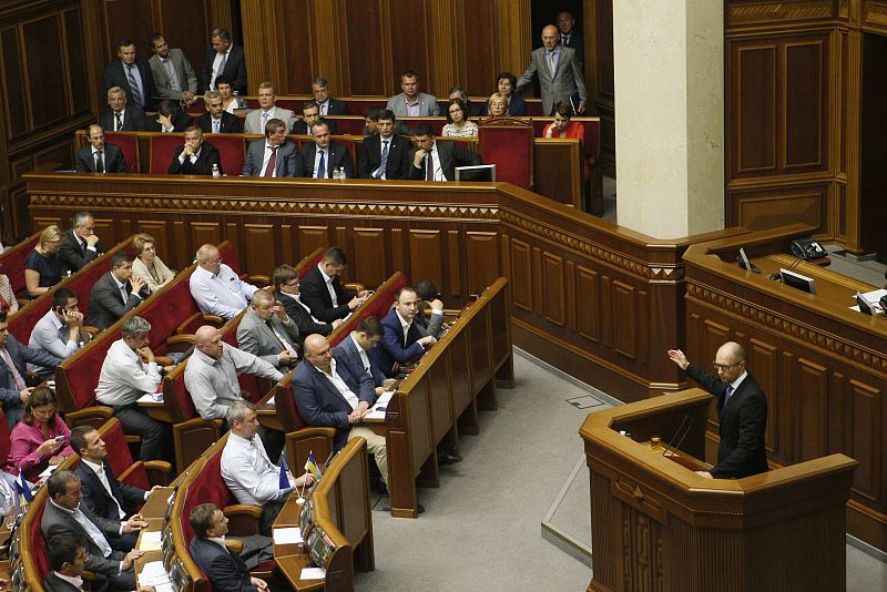 El primer ministro de Ucrania dimite por la "ruptura" de la coalición de Gobierno