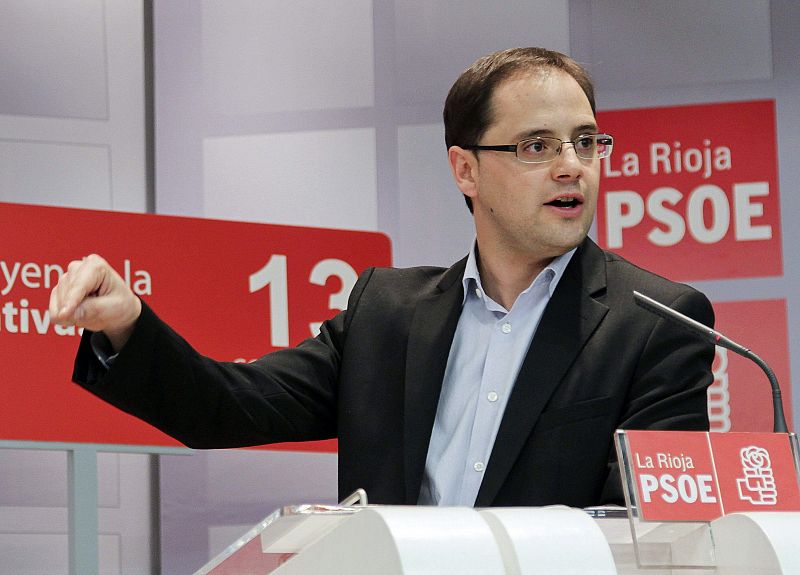 César Luena, un rostro joven fraguado en movimientos estudiantiles, número dos del PSOE