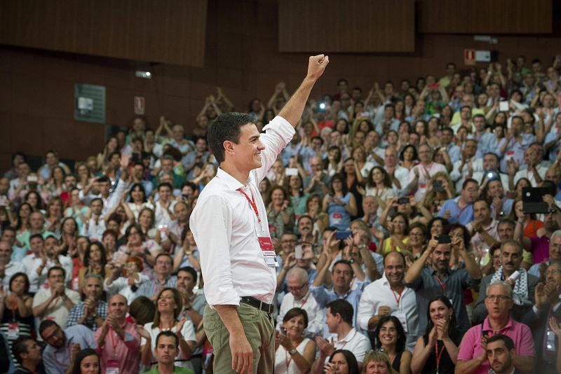 Entusiasmo entre muchos militantes que ya ven a Sánchez candidato del PSOE a la Moncloa