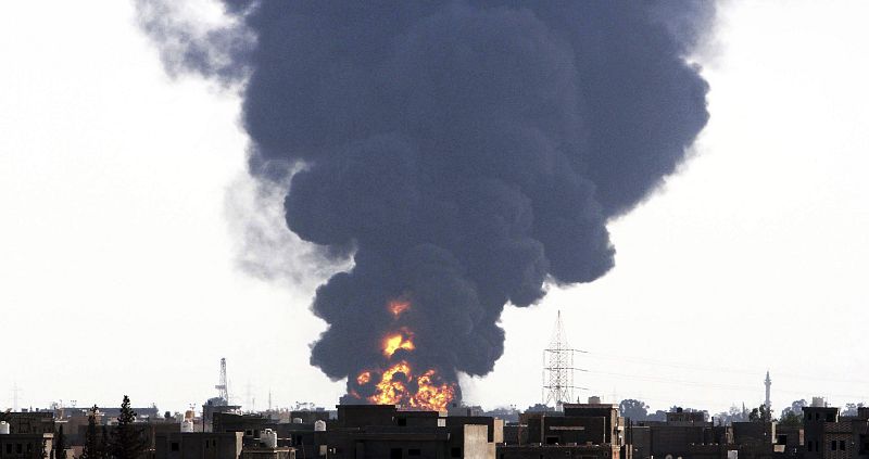 España evacúa a más de medio centenar de personas de Libia por el aumento de la violencia