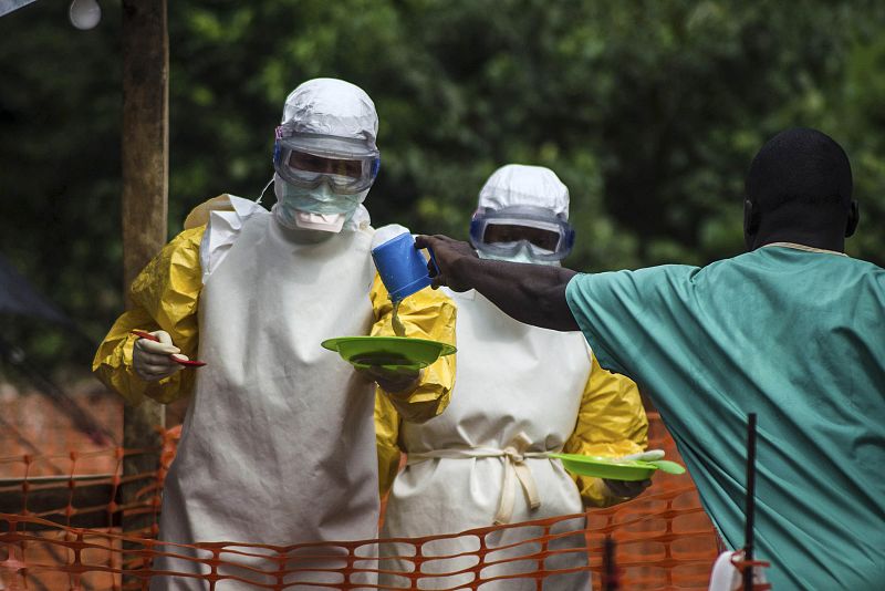 Nigeria suspende los vuelos con una aerolínea para evitar más contagios de ébola