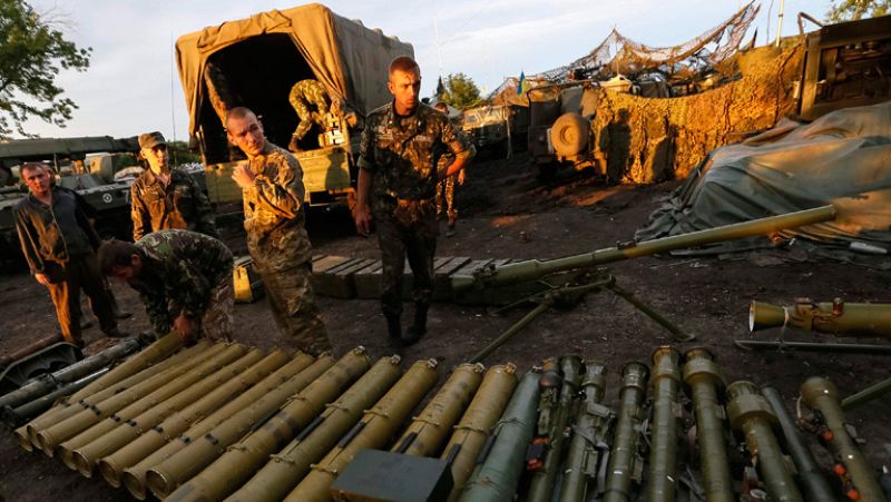 La UE acuerda las primeras sanciones económicas a Rusia por la crisis en Ucrania y EE.UU. las amplía