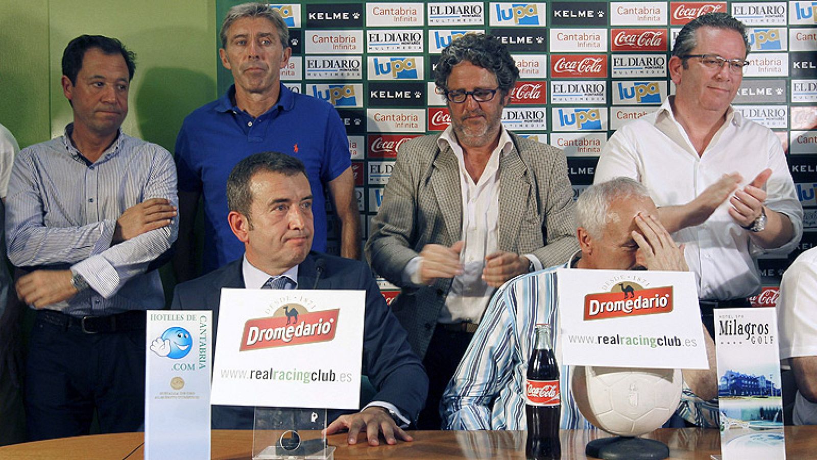 La LFP ha cifrado en 482 millones las deudas de los clubes profesionales españoles. Uno de los que peor están es el Racing de Santander, al que se le ha negado el aplazamiento de deuda y necesita seis millones de euros para no desaparecer.