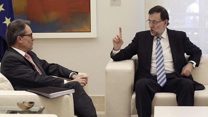 Rajoy reitera que la consulta no es legal y Mas insiste en que puede serlo si hay voluntad política