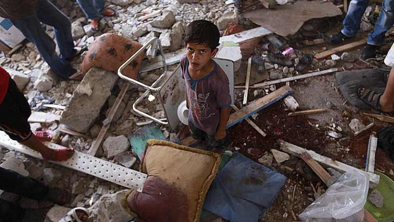 Los ataques israelíes a una escuela de la ONU y a un mercado siembran el horror en Gaza