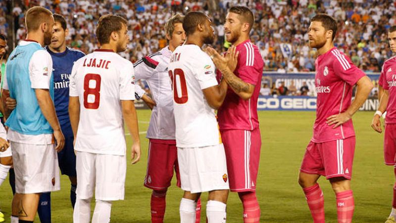 Keita niega el saludo y lanza una botella a Pepe antes del Madrid - Roma