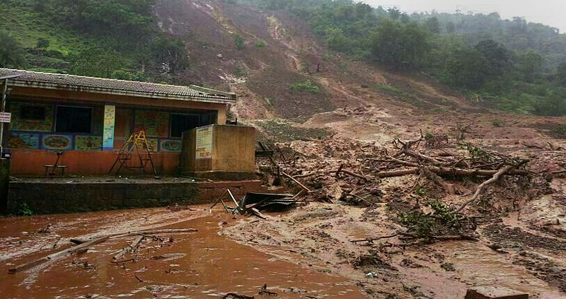 Al menos diez muertos y unas 150 personas atrapadas tras un corrimiento de tierra en la lndia