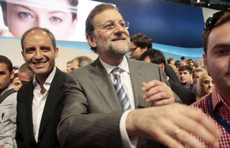 Rajoy llama a la unidad en el cierre del congreso: "Para llegar lejos nos necesitamos todos"