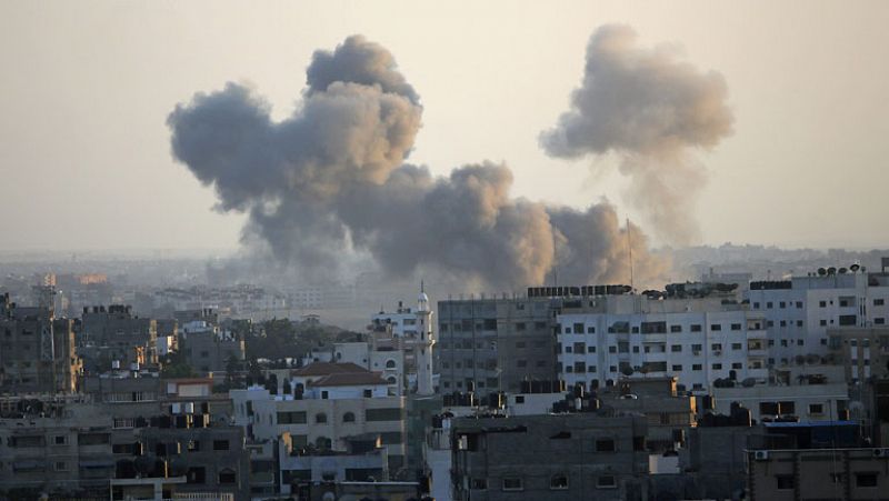 Hamás niega la captura del soldado israelí y Gaza vive otra noche "horrible"