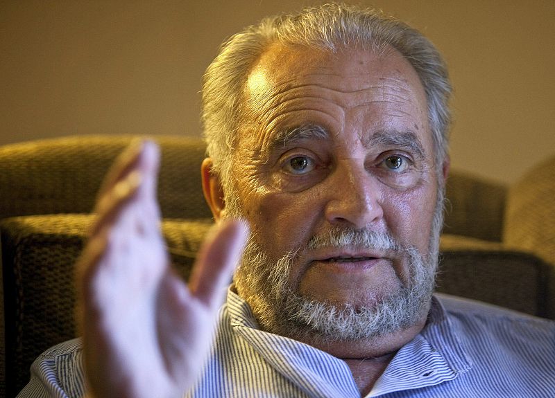 Julio Anguita, el excoordinador de IU, es dado de alta tras ser intervenido de una angina de pecho