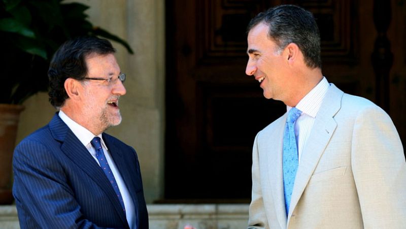 El rey Felipe VI recibe por primera vez a Mariano Rajoy en el Palacio de Marivent