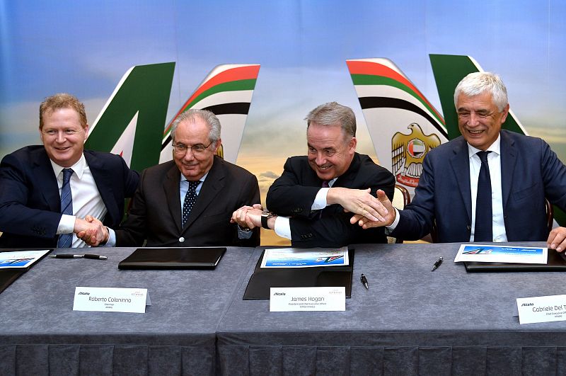 La aerolínea de Emiratos Árabes Unidos Etihad Airways formaliza la compra del 49% de Alitalia