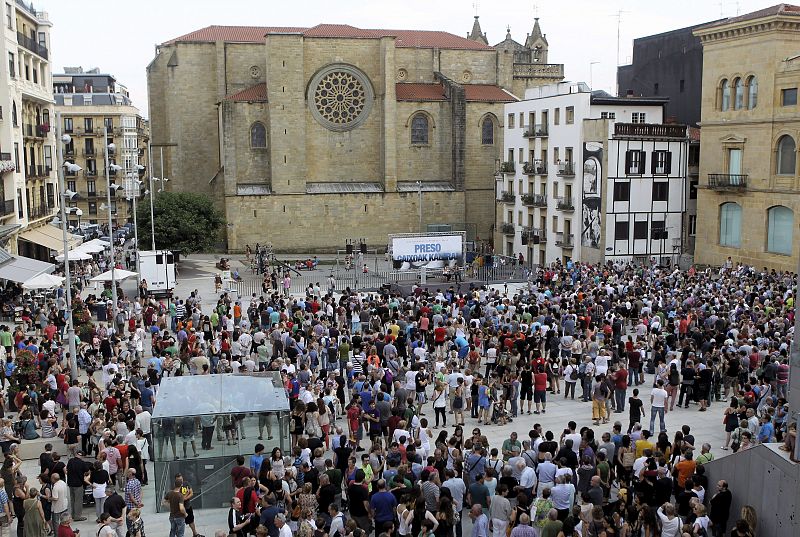 Miles de personas exigen en San Sebastián la libertad de los presos enfermos