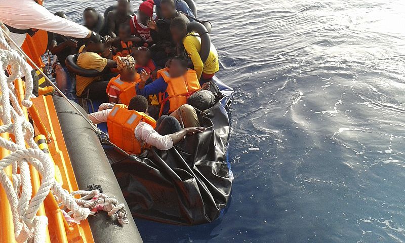 Llegan casi 90 inmigrantes a bordo de siete pateras y cuatro motos de agua en 48 horas