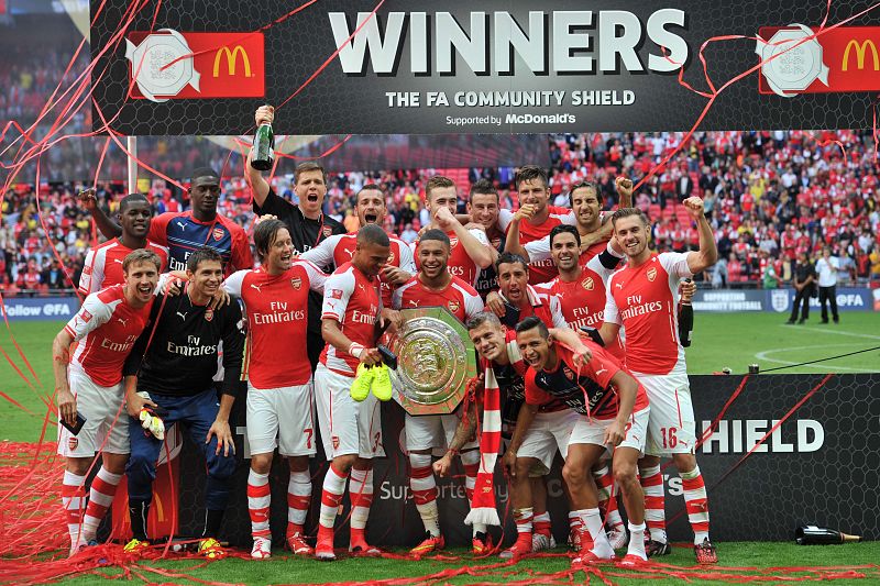 El Arsenal barre al City y se lleva el primer título de la temporada