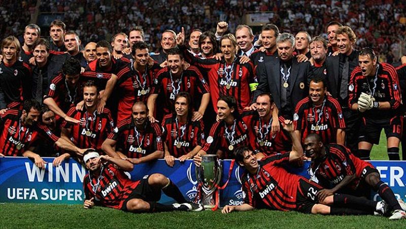 Carlo Ancelotti, experto en levantar la Supercopa de Europa