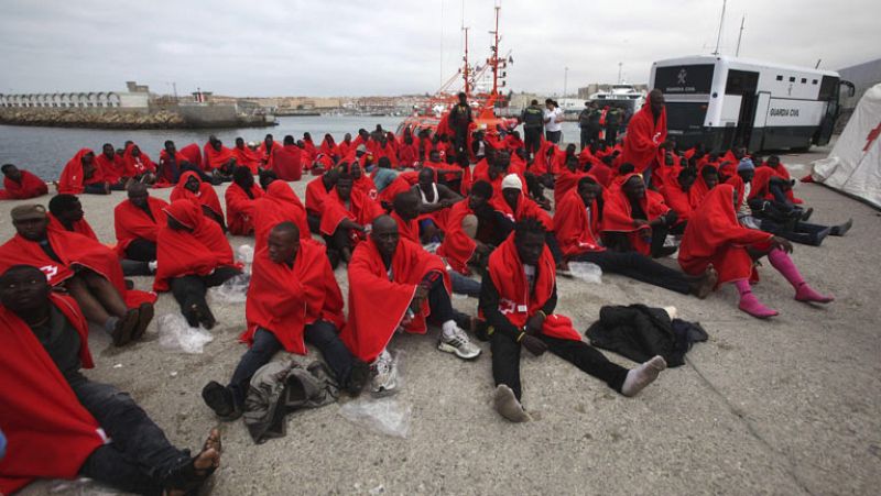 Rescatados 300 inmigrantes en el Estrecho en un solo día, la mayor oleada desde 2010