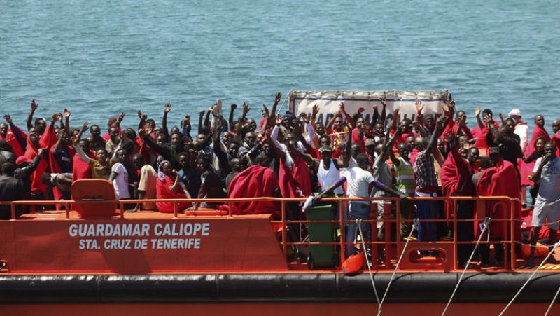 Rescatados 920 inmigrantes cuando intentaban cruzar el Estrecho en lanchas hinchables