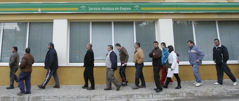 La Guardia Civil precinta expedientes en sedes de empleo en Sevilla por los cursos de formación