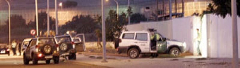 Un grupo de inmigrantes intenta otro asalto a la frontera de Melilla en los penaltis de España