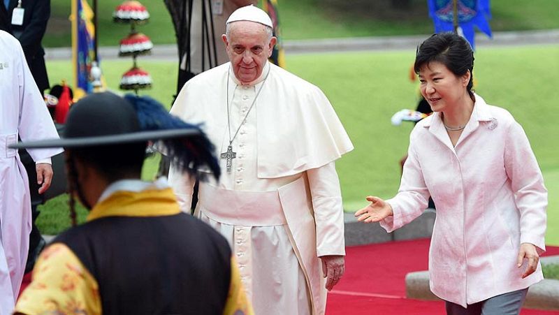 El papa anima a las dos Coreas a buscar la paz en el primer día de su visita a Seúl