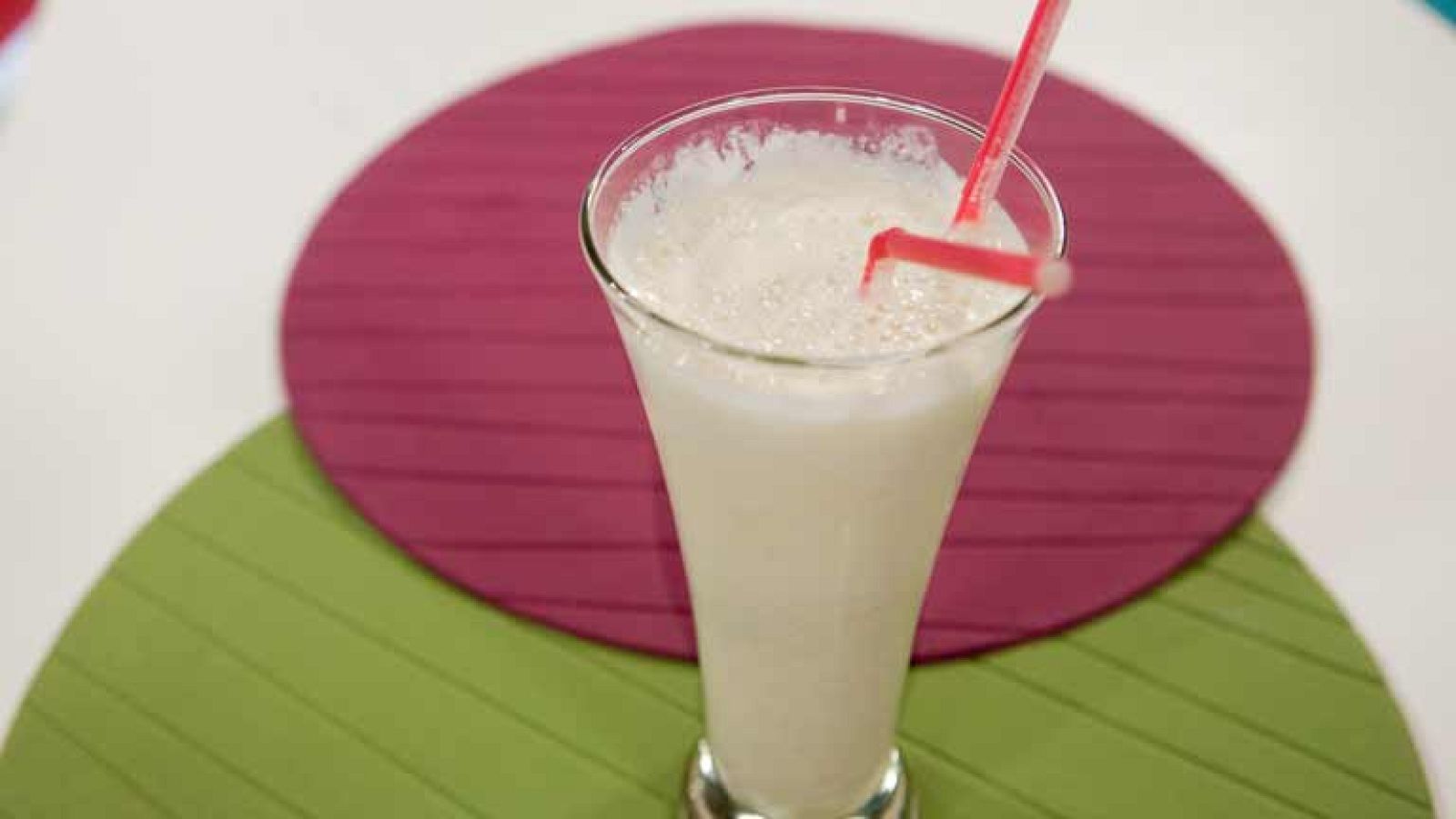 La mañana - Batido de piña con leche y coco
