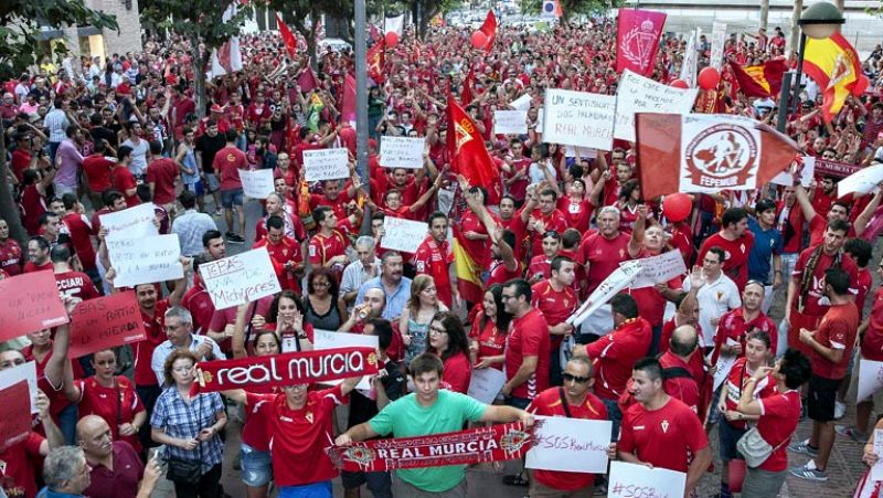 La LFP aplaza el inicio de la Liga Adelante al no aclarar qué pasará con el Real Murcia
