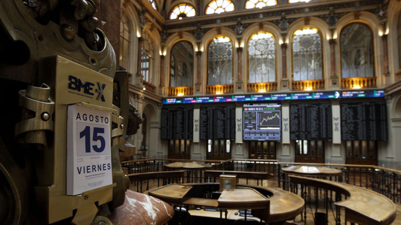 El IBEX cierra en números rojos pero sube el 1,16 % en la semana - Informativo 24h | Ver