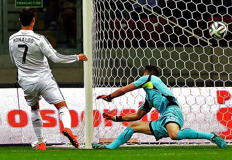 Un Madrid con la mente en la Supercopa se deja remontar por la Fiorentina