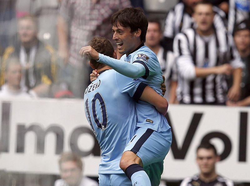 Agüero y Silva ponen líder al Manchester City