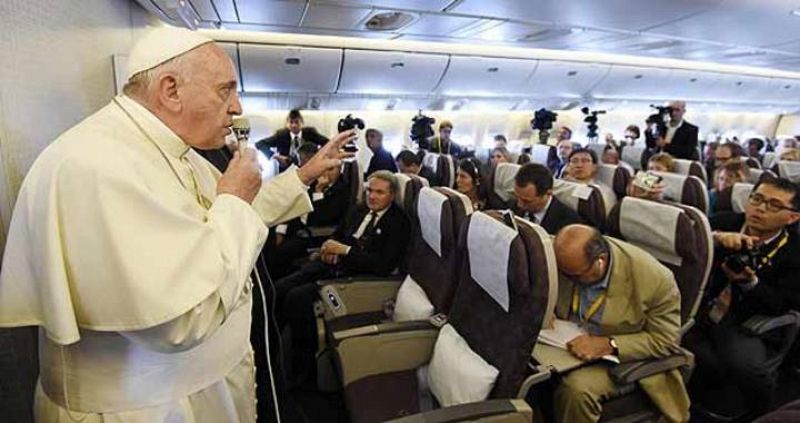 El papa ve "justificado" detener a los yihadistas en Irak, pero rechaza actuaciones unilaterales