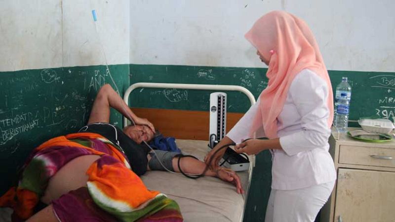 Se reanuda la búsqueda de los dos españoles desaparecidos en un naufragio en Indonesia