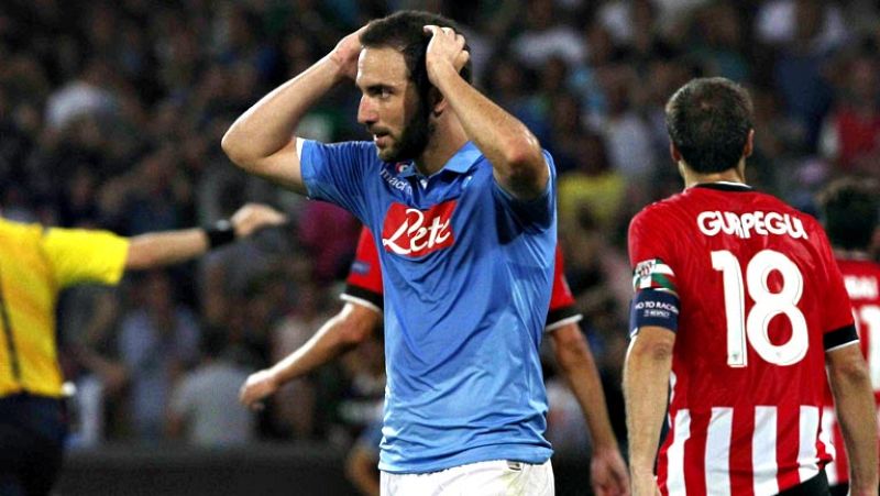 El Athletic sale airoso de Nápoles