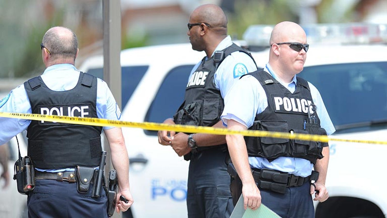 Muere un ciudadano negro por disparos de un policía en San Luis, cerca de Ferguson - Informativo 24h | Ver