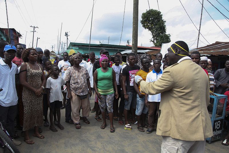 Liberia decreta una jornada de toque de queda y pone dos barrios en cuarentena por el virus de Ébola