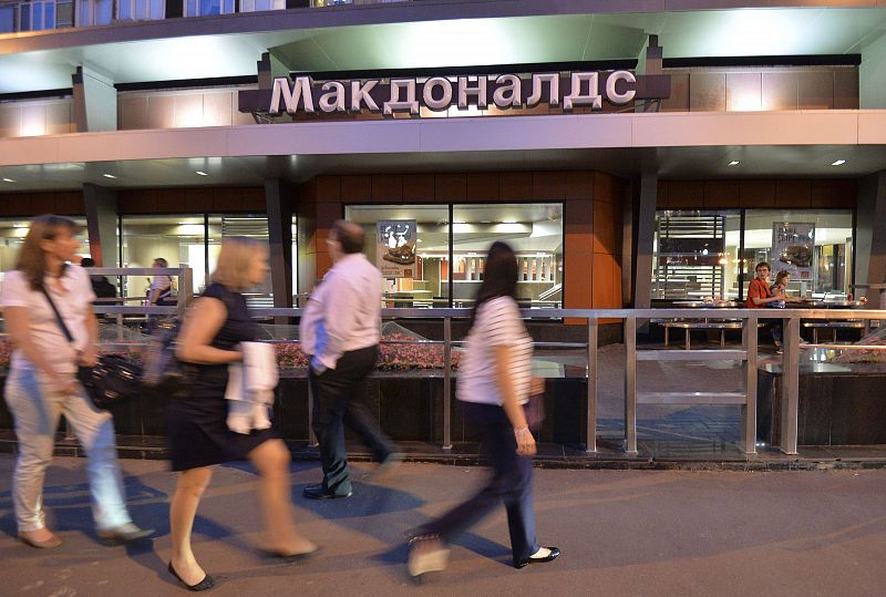 La agencia de seguridad alimentaria rusa inspecciona varios McDonald's y cierra cuatro