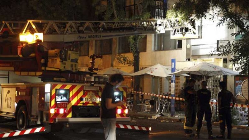 Un joven fallece tras caerle parte de un balcón en una terraza de un bar de Madrid