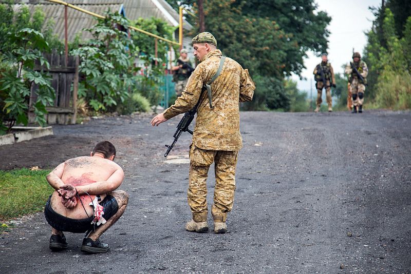 Ucrania afirma haber capturado dos blindados del Ejército ruso a los rebeldes