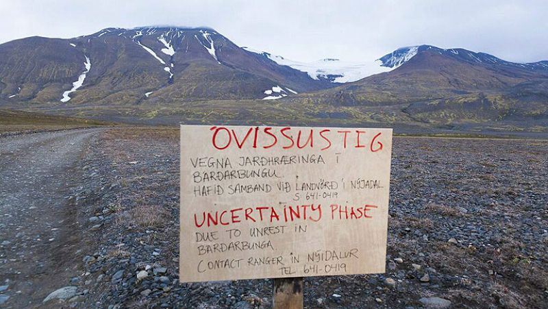 Islandia eleva a rojo el código de advertencia para la aviación por una pequeña erupción