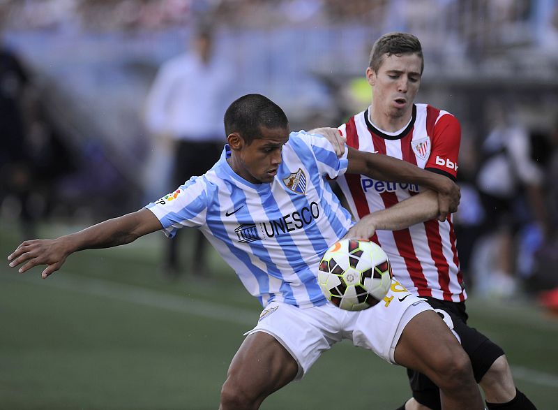 Un gol de Luis Alberto salva al Málaga ante el Athletic en un polémico partido