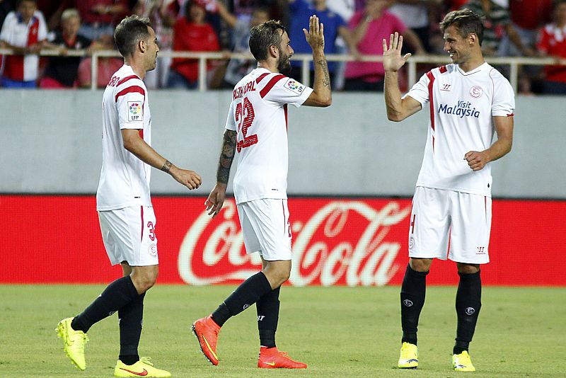 El Valencia arranca con diez un punto frente a un Sevilla reservón (1-1)