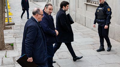 El Supremo retira el pasaporte a Ábalos y le obliga a comparecer cada quince días en el juzgado