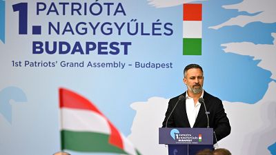 Abascal apoya a Orbán en Hungría y ataca al Gobierno español en un encuentro con más ultraderechistas europeos