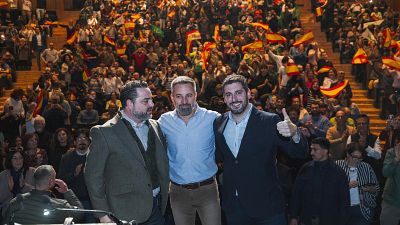 Abascal arropa a Nolasco en el inicio de campaña en Aragón y culpa al PP de ser cómplices de Sánchez con su "cobardía"