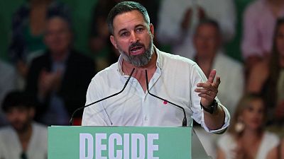 Abascal critica a Feijóo por "cambiar el sistema de mayorías" y decir que gobernará solo a partir de los 150 diputados