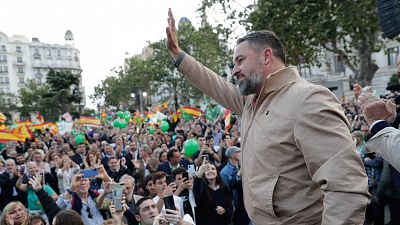 Abascal se estrena en la campaña cargando contra el PP: "No votéis a Feijóo, ha abandonado a media España"