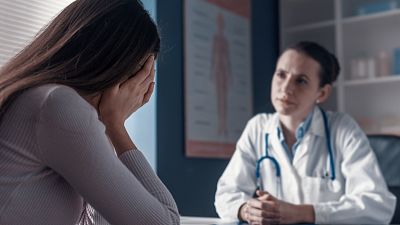Aborto voluntario en España, un derecho aún sin asentar: "trabas" para la mujer y "estigma" para los sanitarios